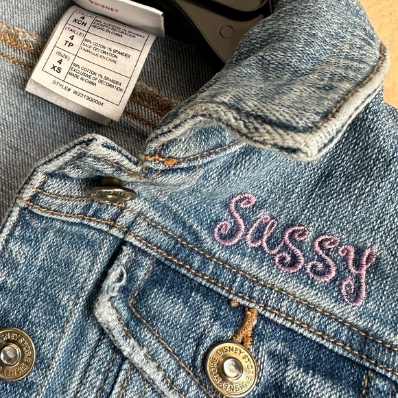 Aristocats Marie sassy cat Size 4 xs child’s size Disney store jean denim jacket - Picture 3 of 9